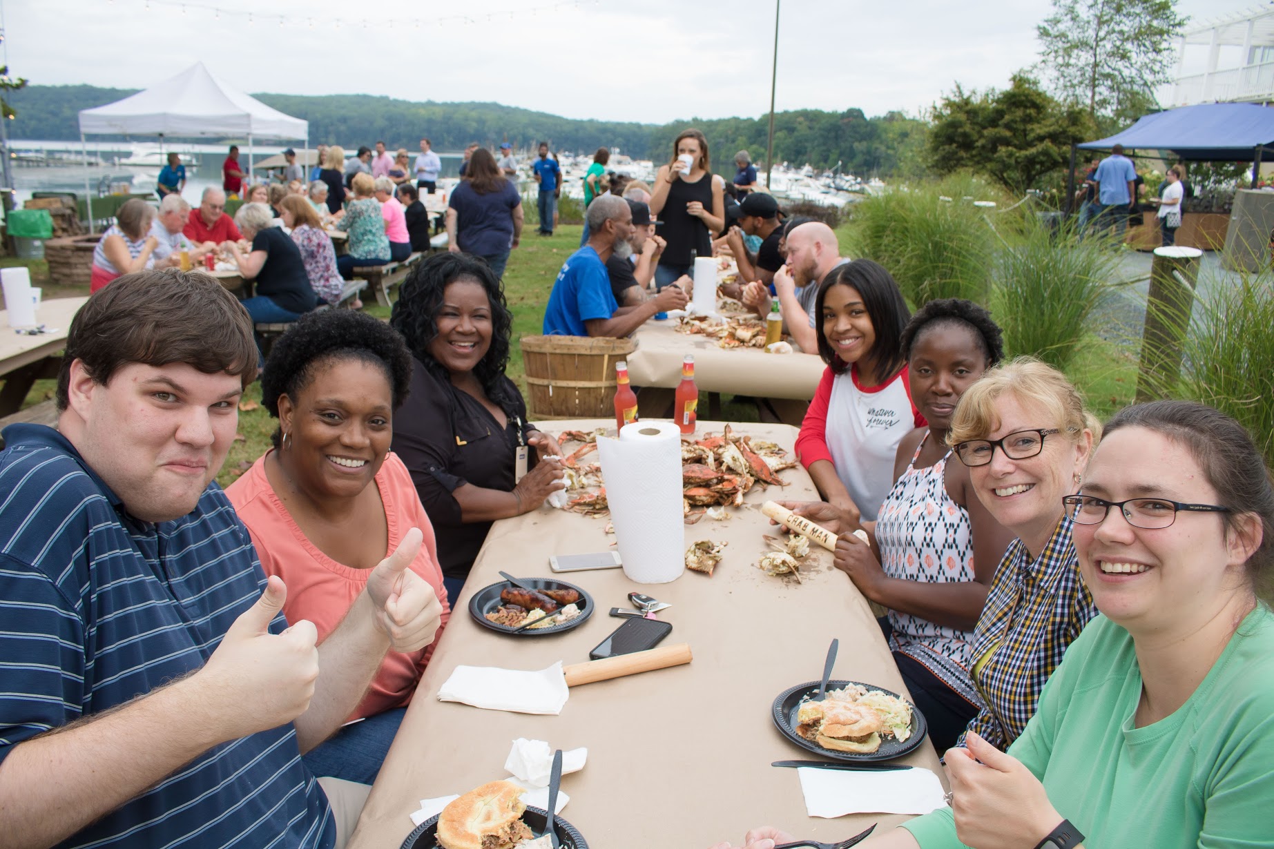 Hilldrup employees enjoy crabs