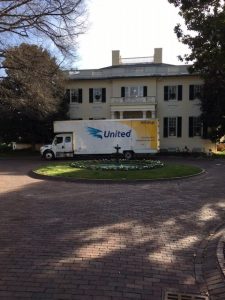 Hilldrup truck at Governor's mansion in Richmond
