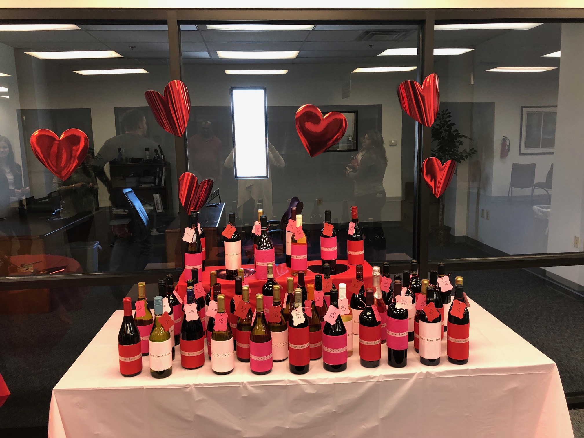 Hilldrup employee participating in Valentine's Day activity