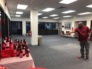 Hilldrup employees plays ringtoss for a chance to win bottle of wine