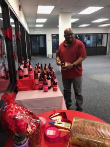 Hilldrup employee participating in Valentine's Day activity