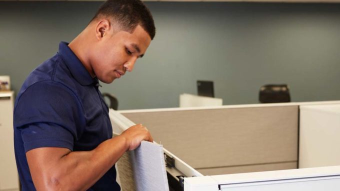 Hilldrup employees installs a cubicle