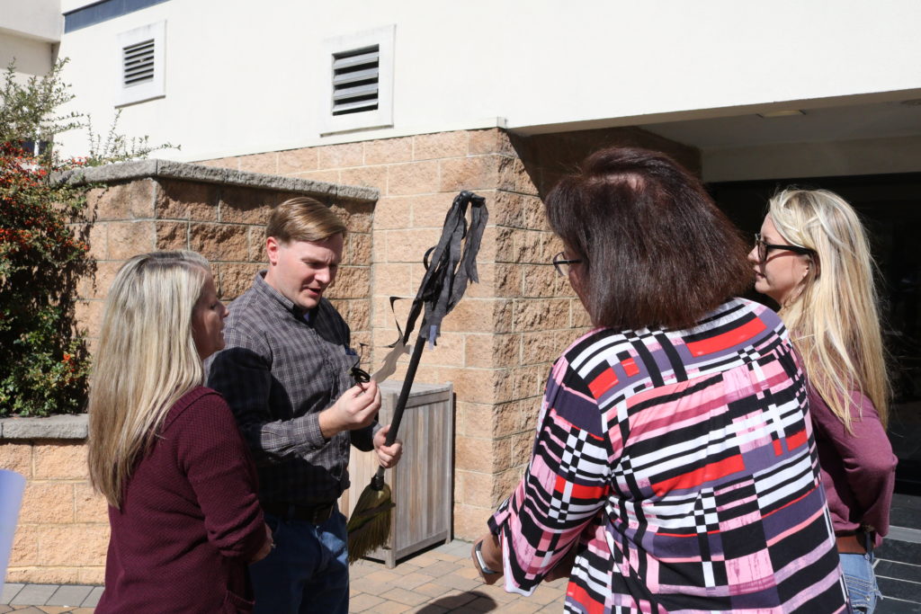 Hilldrup employees work together to decipher clue outside