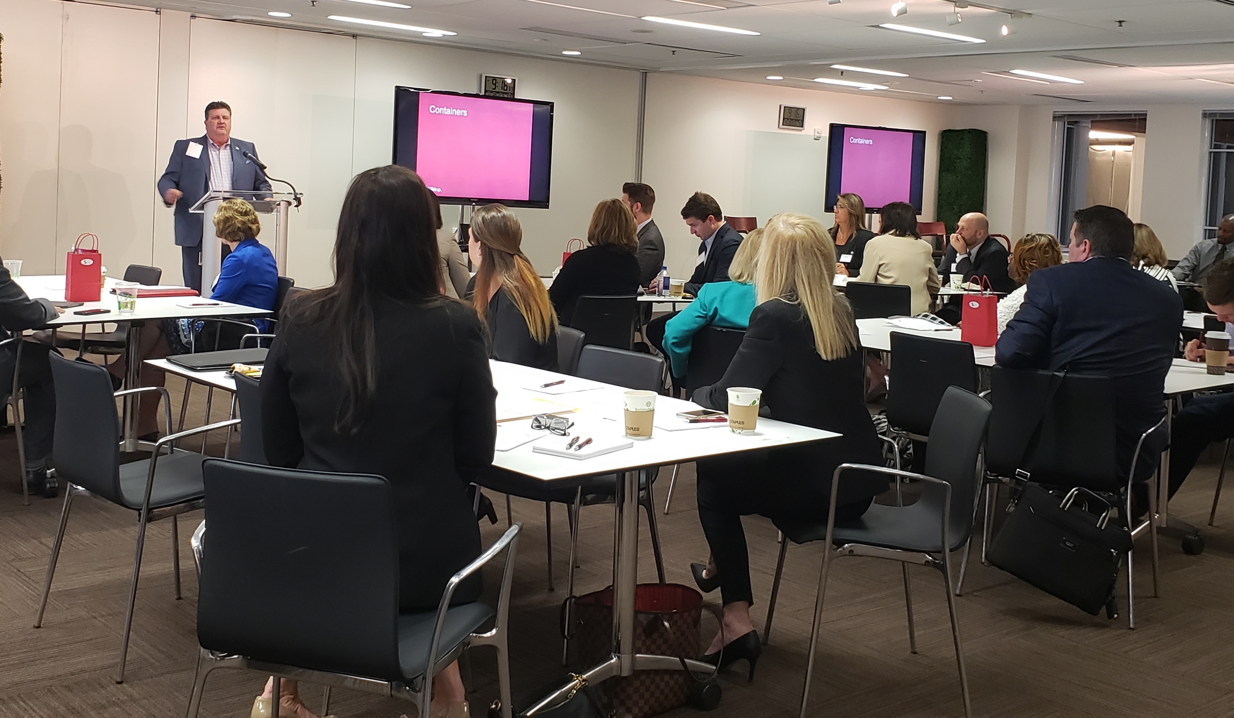 Doug Barnett speaking to employees at a Greater Washington Employee Relocation Councilmeeting