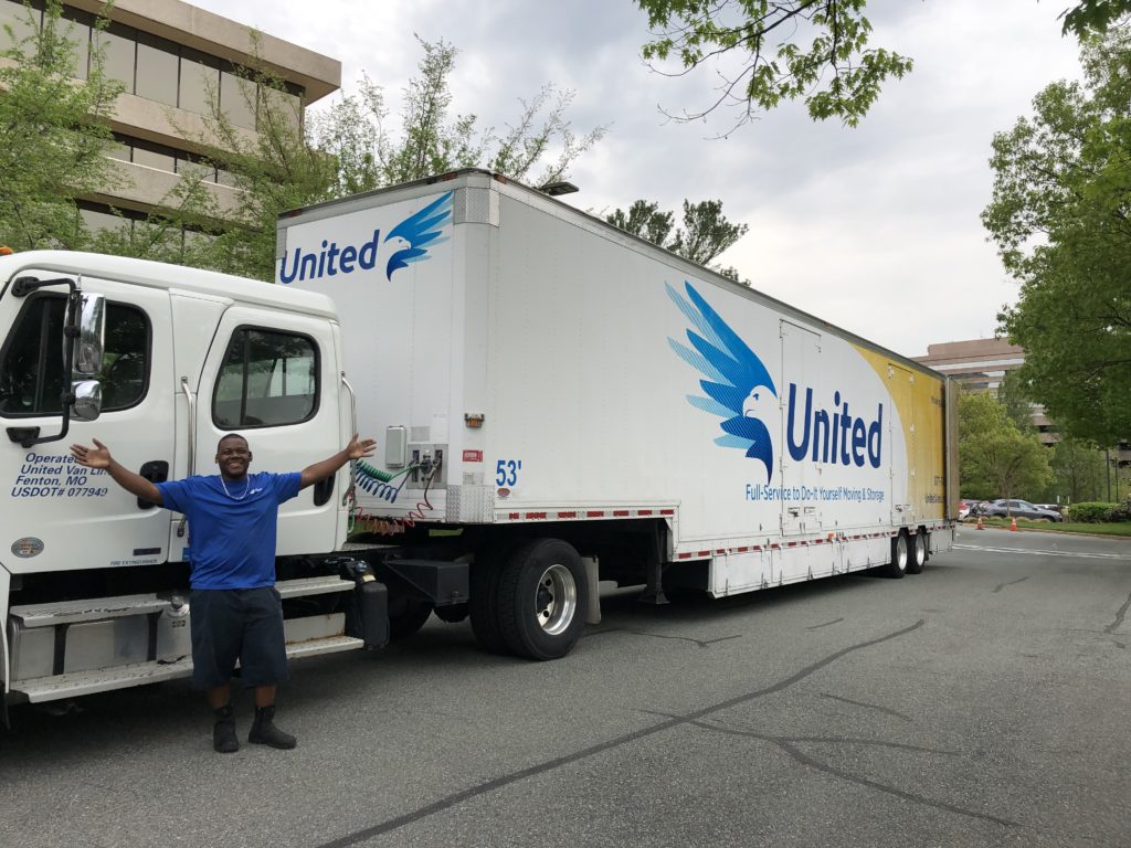 Hilldrup mover standing in front of United truck