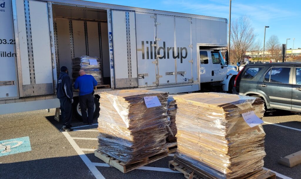 Hilldrup truck delivering boxes to SCPS.