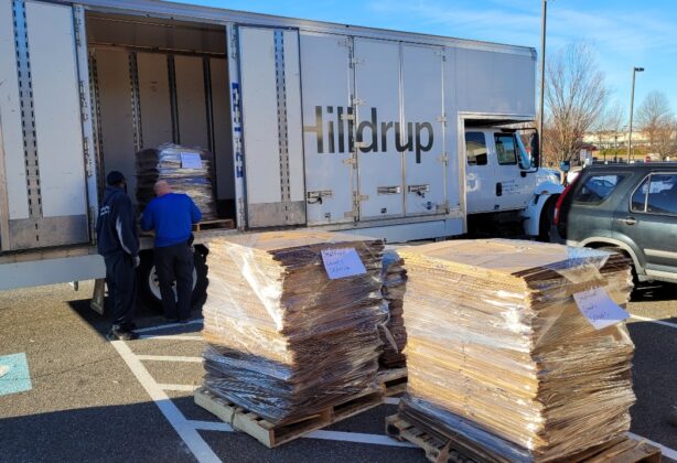 Hilldrup truck delivering boxes to SCPS.