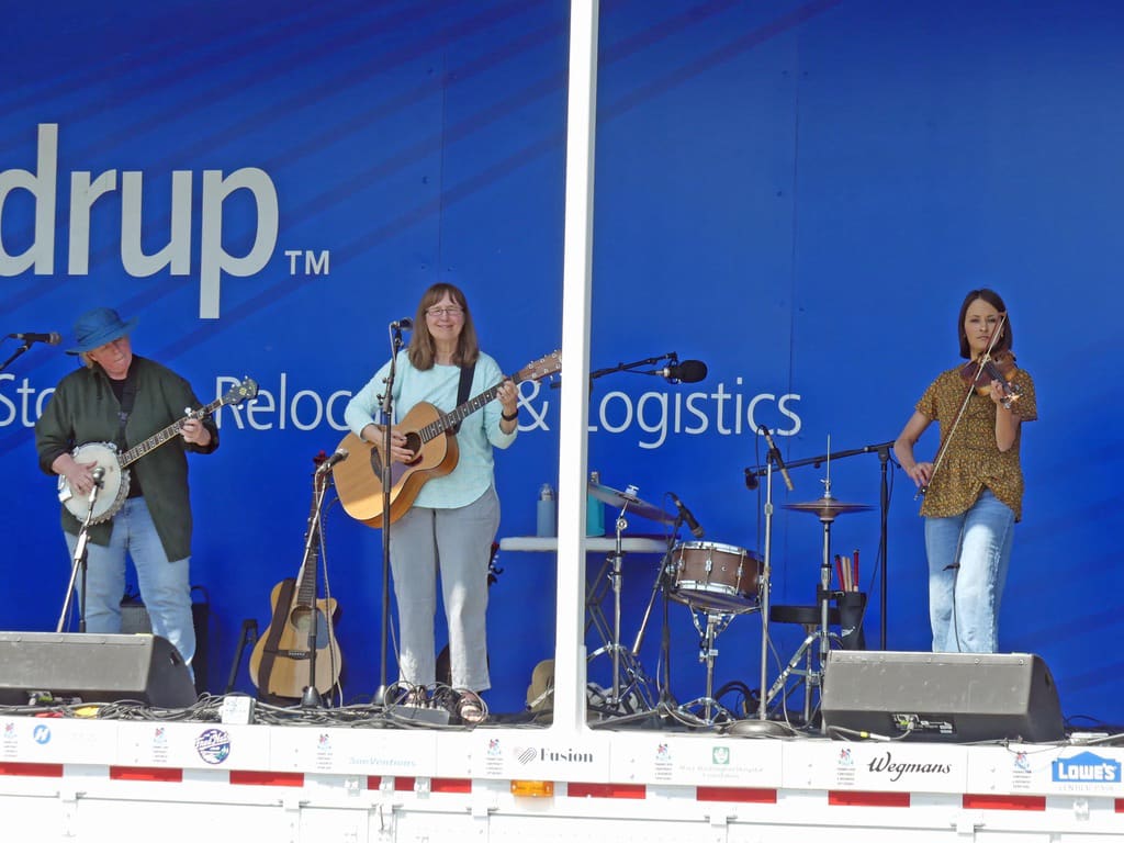 Band performs on Hilldrup stage 