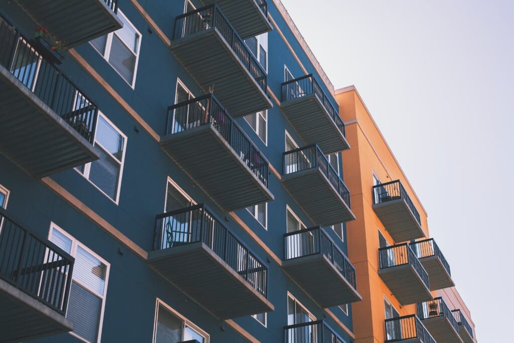 Exterior picture of a modern apartment building.