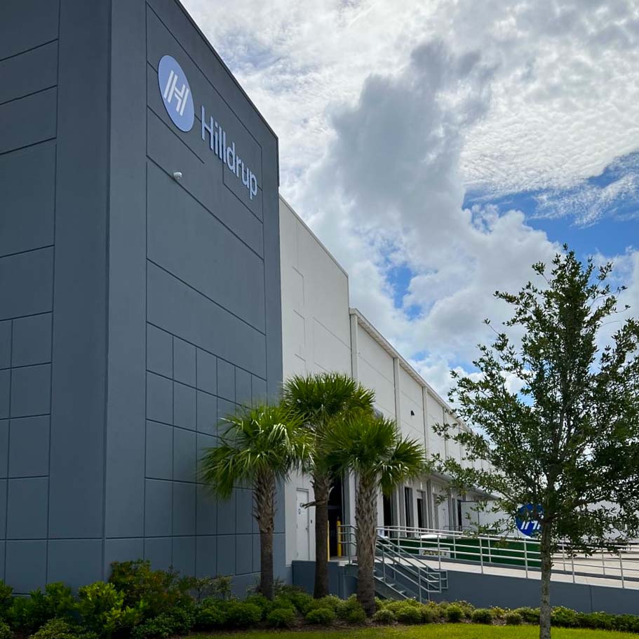 Commercial Warehouse in Orlando, FL with Hilldrup logo on the building